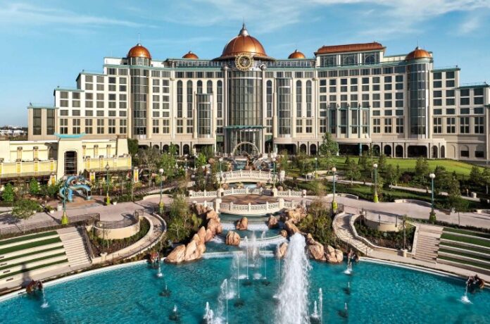 Loews Hotels & Co, in Partnership with Universal Orlando, Opens Universal Helios Grand Hotel