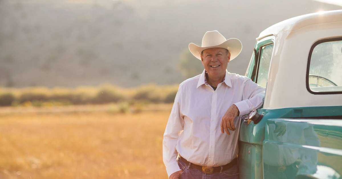 ISHC Honors Bruce White with the Pioneer Award at ALIS